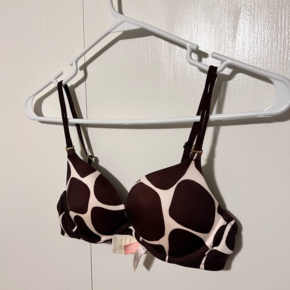 Victoria’s Secret 34B push-up bra
